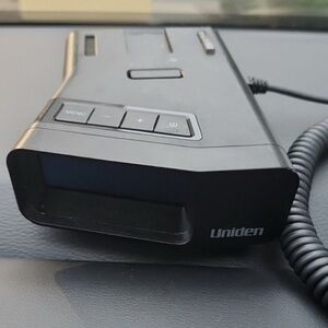 Uniden R7